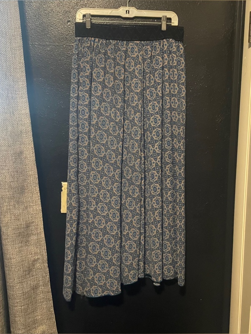 LuLaRoe Lucy Skirt Size Large Lined Blue Printed Maxi Skirt with Elastic Waist